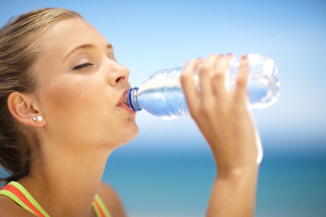 Beber água e bom hálito: tudo a ver