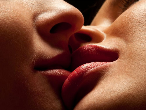 Beijar na Boca proporciona benefícios e prazer