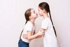 Meninas que beijam meninas