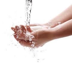 Uma mão lava a outra